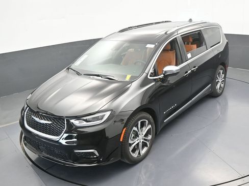 New 2026 Chrysler Pacifica Pinnacle image 47