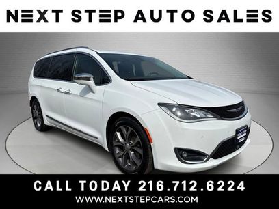 Used 2018 Chrysler Pacifica Limited w/ Tire & Wheel Group