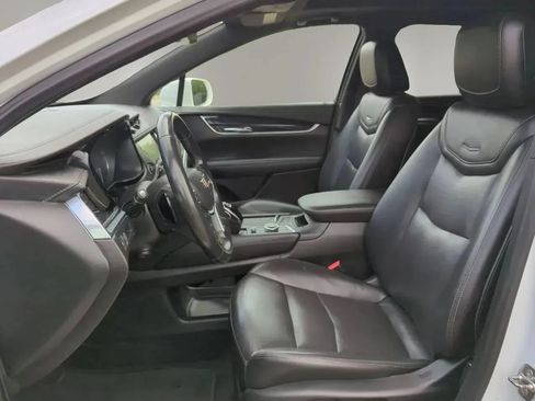Used 2020 Cadillac XT5 Premium Luxury w/ LPO, Floor Liner Package FWD image 10