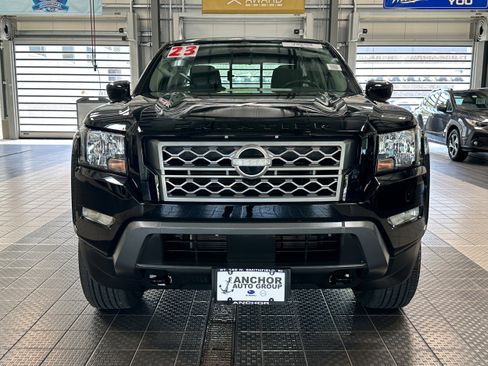 Used 2023 Nissan Frontier SV w/ Technology Package AWD/4WD image 2