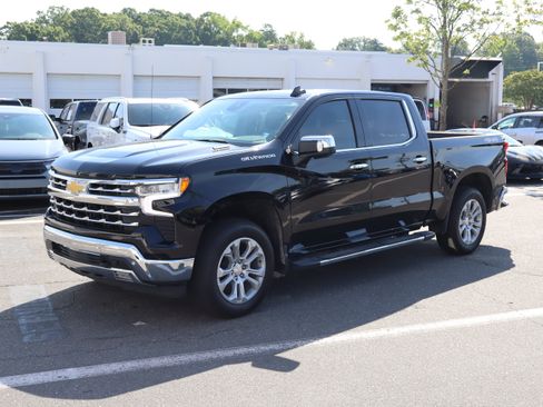 Used 2025 Chevrolet Silverado 1500 LTZ w/ LTZ Convenience Package II AWD/4WD image 16