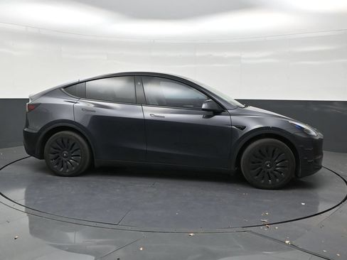 Used 2024 Tesla Model Y Long Range AWD/4WD image 6