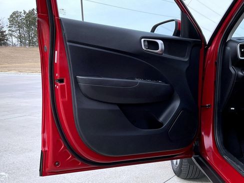 Certified 2023 Hyundai Venue SEL image 9