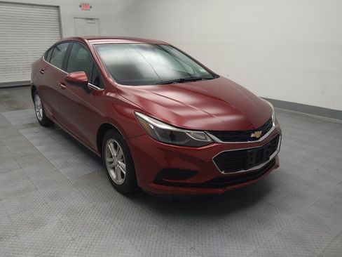 Used 2018 Chevrolet Cruze LT w/ Convenience Package FWD image 13