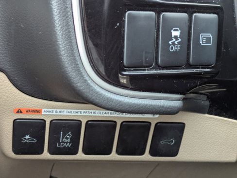 Used 2016 Mitsubishi Outlander SE image 24