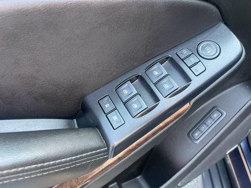 Used 2019 Chevrolet Suburban LT AWD/4WD image 17