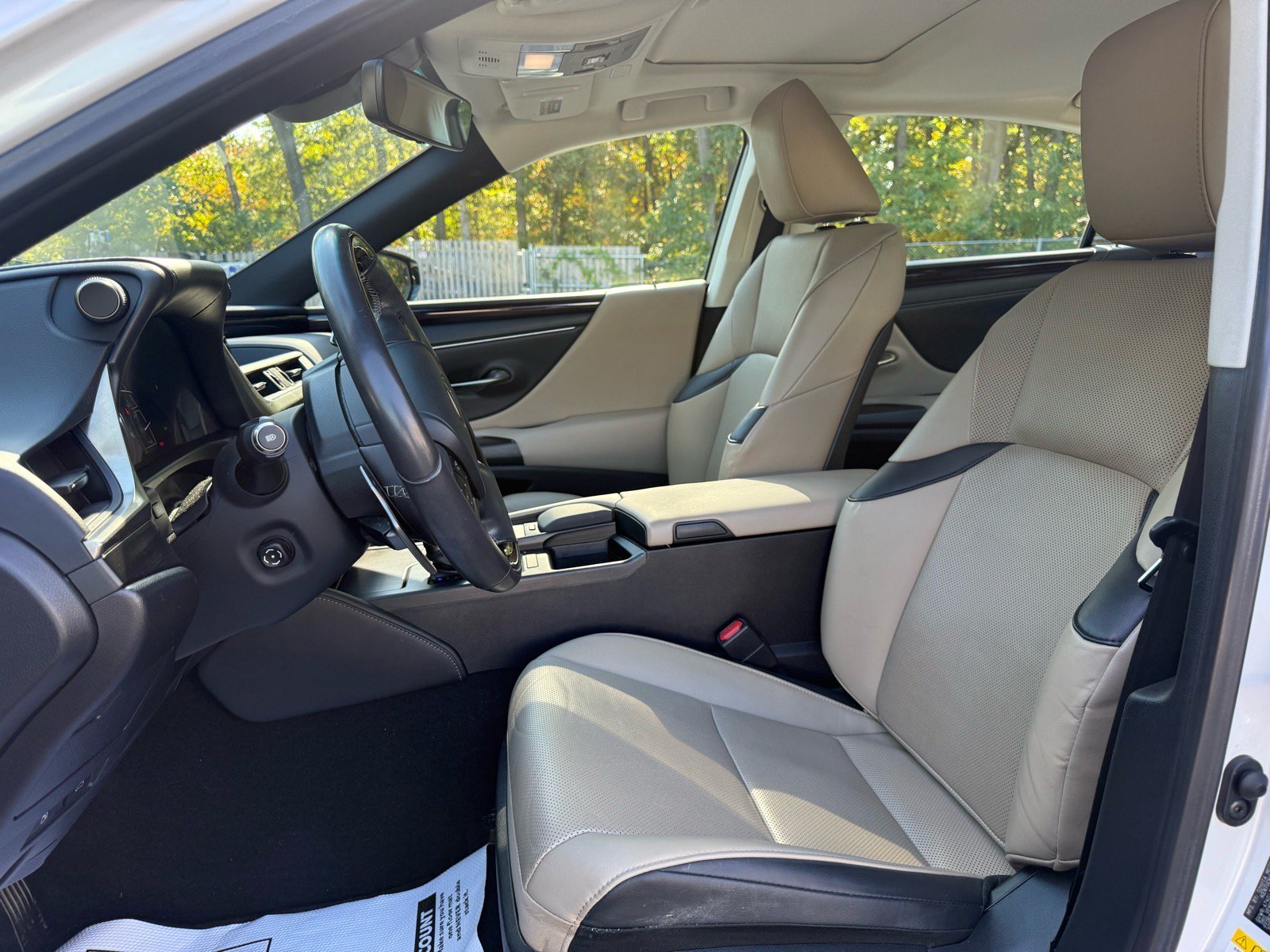 Used 2019 Lexus ES 350 w/ Premium Package FWD image 2