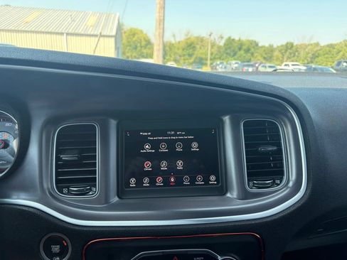 Used 2019 Dodge Charger SXT RWD image 13