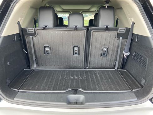 Used 2025 Nissan Pathfinder Platinum w/ Cargo Package FWD image 10