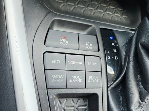 Used 2021 Toyota RAV4 LE AWD/4WD image 27