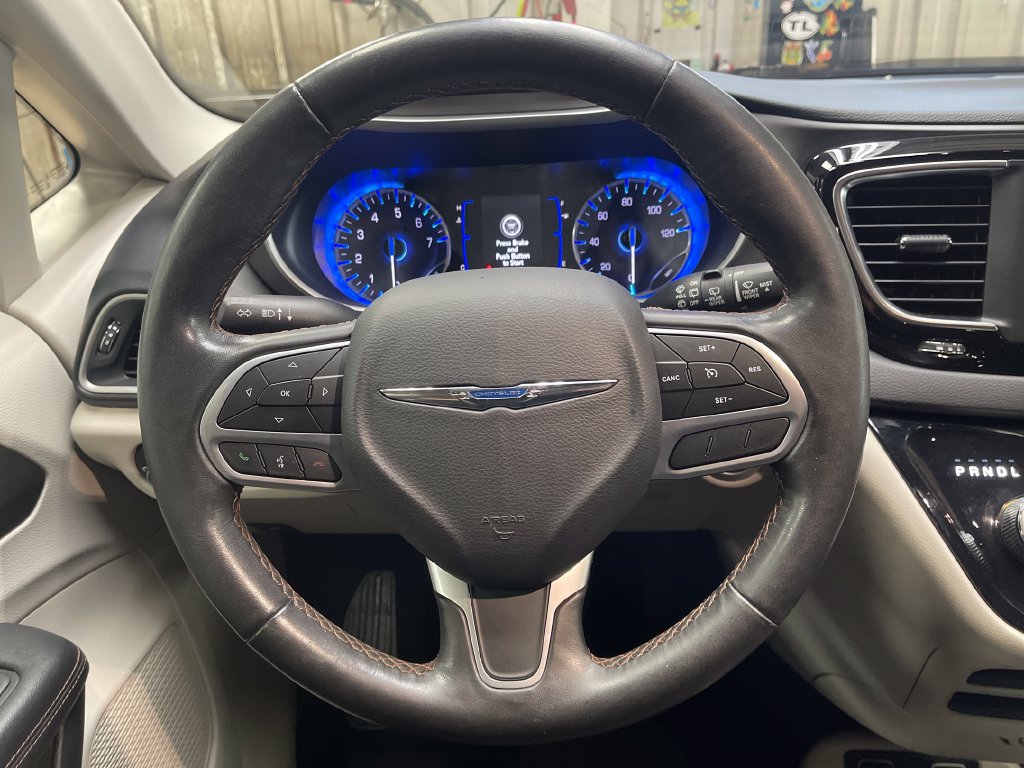 Used 2020 Chrysler Pacifica Touring w/ Cold Weather Group FWD image 20