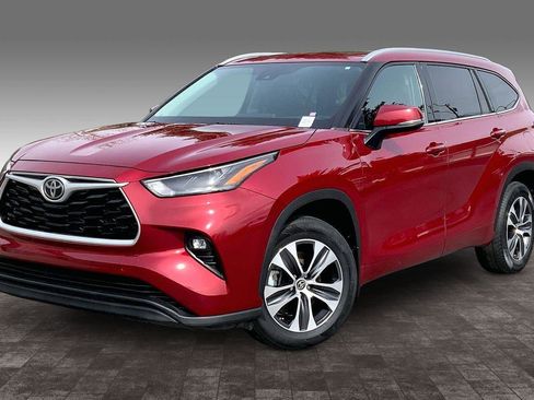 Used 2022 Toyota Highlander XLE image 1