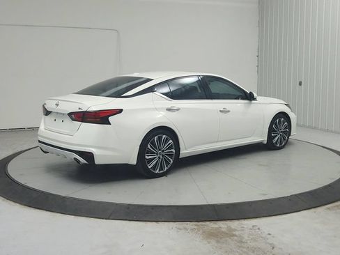Used 2024 Nissan Altima 2.5 SL FWD image 8