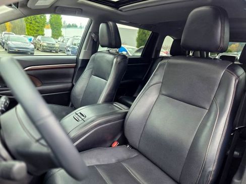 Used 2016 Toyota Highlander Limited Platinum image 26