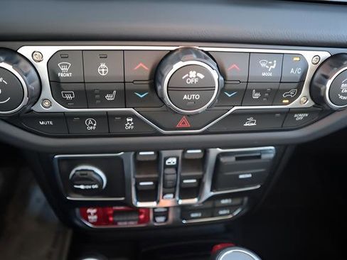 New 2026 Jeep Wrangler Unlimited Rubicon AWD/4WD image 17