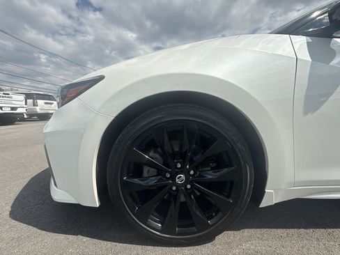 Used 2022 Nissan Maxima SR w/ Sport Mat Group FWD image 10
