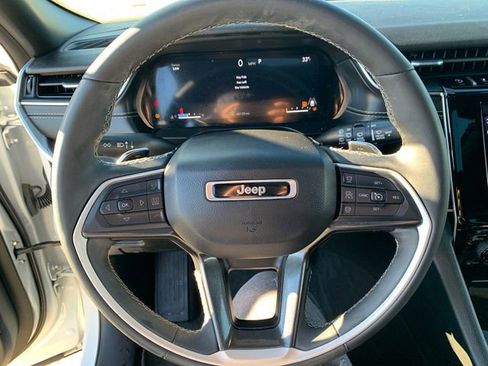 Used 2023 Jeep Grand Cherokee L Laredo image 21