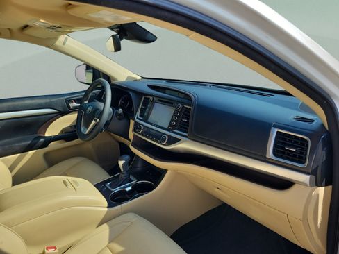 Used 2018 Toyota Highlander XLE FWD image 27