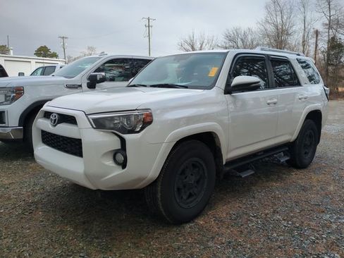 Used 2017 Toyota 4Runner SR5 Premium image 2