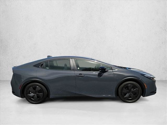 Used 2025 Toyota Prius LE FWD image 4