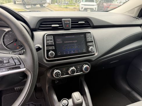 Used 2020 Nissan Versa S FWD image 18