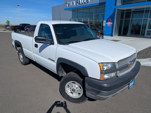 Used 2004 Chevrolet Silverado 2500 W/T AWD/4WD image 4