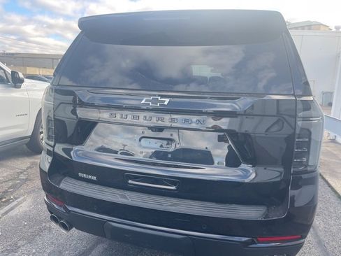 Certified 2025 Chevrolet Suburban Z71 w/ Comfort Package image 8