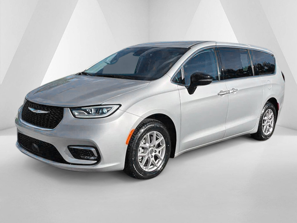 Used 2024 Chrysler Pacifica Touring-L FWD image 4