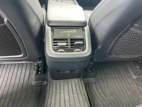 Used 2021 Volvo XC90 T5 Momentum w/ Protection Package image 17
