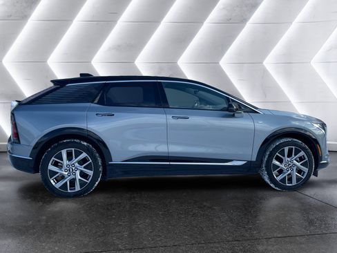 New 2026 Cadillac Optiq Luxury 2 image 7