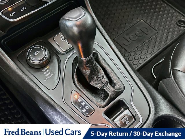 Used 2020 Jeep Cherokee Latitude Plus w/ Cold Weather Group AWD/4WD image 23