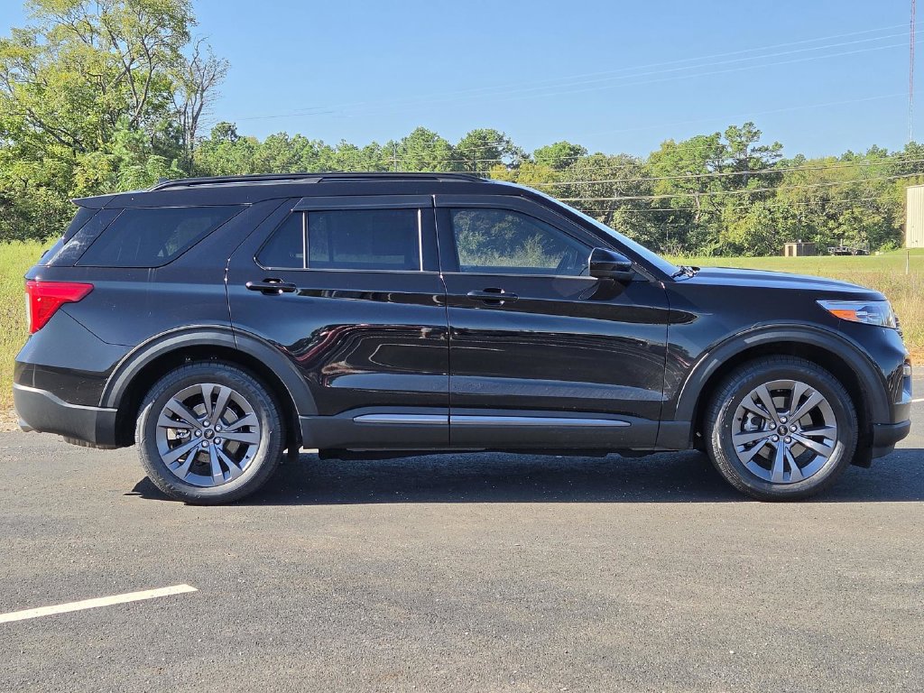 Used 2023 Ford Explorer XLT w/ Equipment Group 202A RWD image 8