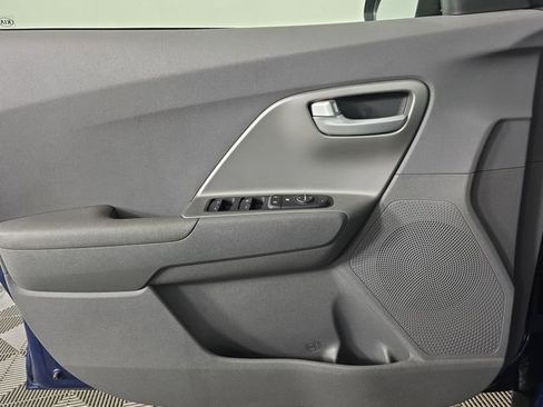 Used 2020 Kia Niro LX image 33