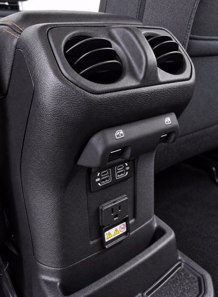 Used 2024 Jeep Wrangler Unlimited Sahara w/ Safety Group AWD/4WD image 25