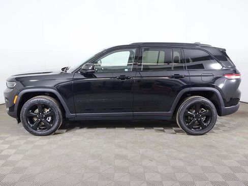 Used 2023 Jeep Grand Cherokee Altitude image 16