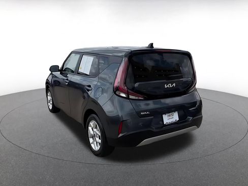 Used 2025 Kia Soul LX w/ LX Technology Package FWD image 11
