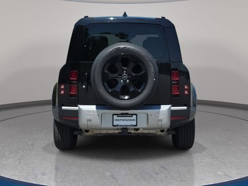 Used 2025 Land Rover Defender 110 S image 6