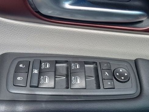 Used 2020 Chrysler Pacifica Limited w/ Tire & Wheel Group FWD image 20