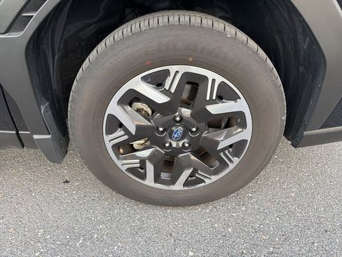 Used 2025 Subaru Forester Premium w/ Convenience Package #2 image 10