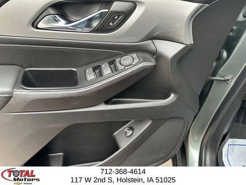 Used 2023 Chevrolet Traverse LT image 11