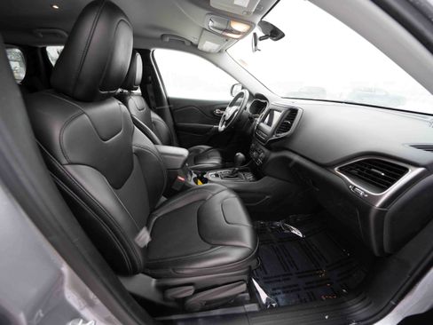 Used 2019 Jeep Cherokee Latitude Plus w/ Cold Weather Group image 27