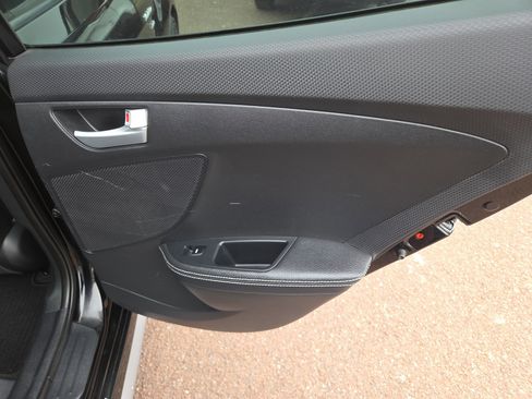 Used 2014 Hyundai Veloster Turbo w/ Turbo Technology Package 04 image 18