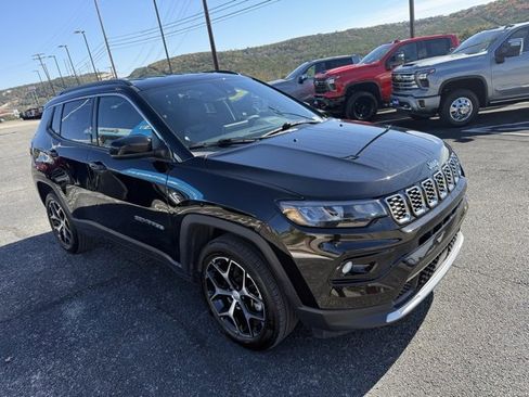 Used 2024 Jeep Compass Limited image 16
