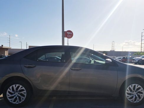 Used 2018 Toyota Corolla LE image 5
