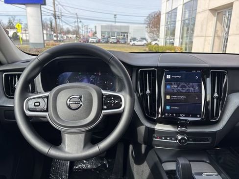 Used 2025 Volvo XC60 B5 Plus image 20