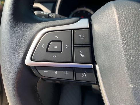 Used 2023 Toyota Highlander XLE image 26