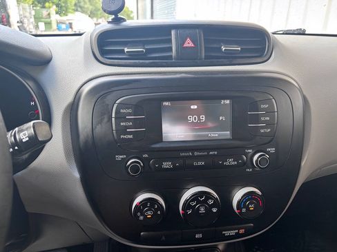 Used 2016 Kia Soul + FWD image 26