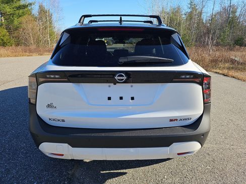 New 2026 Nissan Kicks SR w/ Cold Weather Package image 6