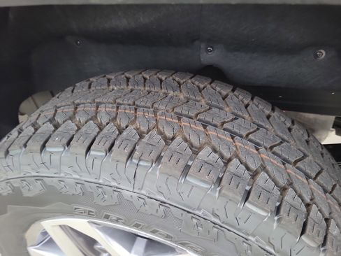 New 2026 GMC Sierra 1500 SLT image 28