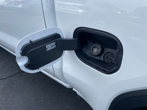 Used 2025 GMC Sierra 1500 SLT image 61